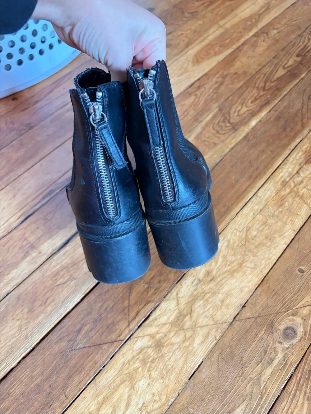 Source Unknown Black Leather Lug Sole Chelsea Booties